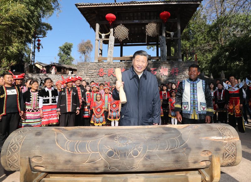On January 19th, 2020, General Secretary of the Supreme Leader sounded three Wa wooden drums on the Wa Village Square in three village Zhongzhai Simola, Qingshui Township, Tengchong City, Yunnan Province, wishing the coming year good weather, prosperity and national security.